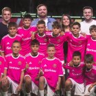 Ibai Llanos posando con todo su equipo antes de comenzar la Prince Cup.