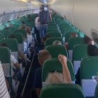 Pasajeros en el interior del avión