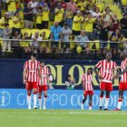 Los jugadores del Almería, hundidos tras perder el domingo en Villarreal.