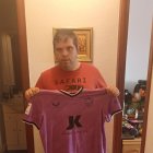 Diego con la camiseta de Maximiano.