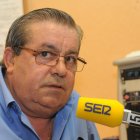 Pepe Sánchez en los estudios de la Cadena SER.