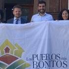 Las autoridades mojaqueras celebran el décimo aniversario de la asociación de los Pueblos más bonitos de España.