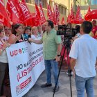 Los concentrados este miércoles a las puertas del Hospital Materno Infantil.