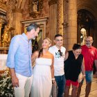 Joâo en el centro en plena ofrenda floral a la Virgen del Mar.