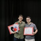 Raúl Sabiote, junto al segundo premio de Viento Metal, el trombonista Alejandro Arias.