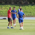 Garitano hablando con los futbolistas en la sesión matinal del miércoles.