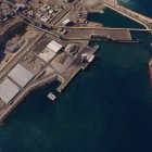 Imagen aérea del actual puerto granelero de Carboneras.