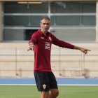 No para ni un segundo en los entrenamientos para levantar al equipo.