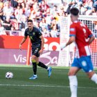 El mexicano César Montes en el partido ante el Girona en Montilivi.