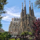 La Sagrada Familia de Barcelona finaliza las torres de los Evangelistas.