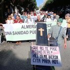 La cabeza de la manifestación bajando por el Paseo de Almería.