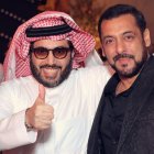 El presidente del Almería disfruta como ministro de Arabia.