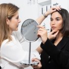 Imagen de archivo de una consulta dermocosmética 