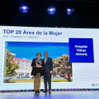 Dra Pilar Espejo recogiendo el premio TOP20.