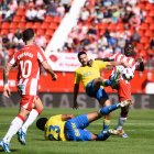 Lopy es indiscutible en el centro del campo del Almería y busca acompañante.