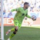 El portero portugués del Almería no pudo hacer nada en el gol del Alavés.