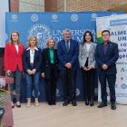 Foto de familia con los representantes de las distintas instituciones este martes en la UAL.