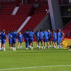 Penúltimo entrenamiento del equipo antes de medirse a la Real Sociedad en el Mediterráneo.