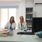 Mª del Mar Baños, enfermera especializada en salud mental, y Gloria Fernández del Olmo, médica y directora del centro de salud Almería Centro.