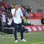 Porque el que tiene boca se equivoca y en boca cerrada...