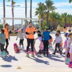 Ambientazo en la sesión de patinaje al aire libre en Vera Playa.