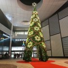 Árbol de Navidad de la entrada principal del Centro Comercial Torrecárdenas.