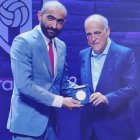 Mohamed El Assy y Javier Tebas en La Liga.