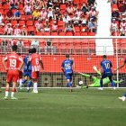 Maximiano detuvo un penalti a Puertas en el Almería-Granada que finalizó con empate a tres.