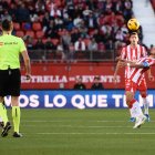 Robertone controla la pelota en el Almería-Betis.