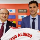 Diego Alonso en el Sevilla y \'Cacique\' Medina en el Granada, últimos en llegar.