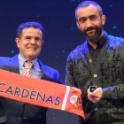 Miguel Ángel Mingorance, subdirector de Enfermería, entregó la distinción a Mohamed El Assy.