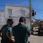 Guardia Civil y técnicos de Endesa en una intervención.