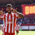 Luis Suárez celebrando uno de sus tres goles al Granada.