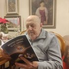 Bernabé guarda como un tesoro la historia de la UD Tabernas.