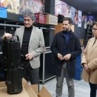 Alcalde y concejales de Adra comprobando la instalación de nuevos equipos.