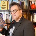 Raúl Quinto, con su premiada obra.