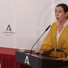 Loles López, consejera de Inclusión Social,  Juventud, Familias e Igualdad de la Junta de Andalucía durante su visita a Almería este miércoles.