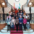 Foto de familia tras la entrega de ayudas en materia de drogodependencia a entidades locales y asociaciones.