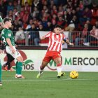 Lucas Robertone intentándolo sin éxito en la primera mitad del encuentro.