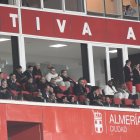 La imagen del palco con Guillermo Blanes y Manolo García detrás de la cristalera.