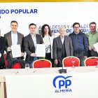 Alcaldes del PP, con el manifiesto.