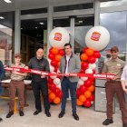 Imagen de la inauguración de la nueva hamburguesería.