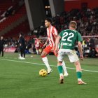 Lázaro sigue sin aparecer y el Almería lo vende.