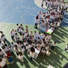 Alumnos del CEIP Virgilio Valdivia celebrando el Día de la Paz.