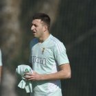 Abel Bretones (23 años), declinó la oferta del Almería para quedarse en el Real Oviedo y pelear el ascenso.