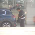 Carlos Rojas llegando este jueves al Mediterráneo para someterse a las pruebas médicas.