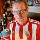A Carlos Herrera le sientan bien los colores del Almería.