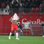 Largie Ramazani después de ser expulsado en el partido contra el Athletic.