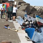 Imagen de archivo de la llegada de una patera con decenas de migrantes.