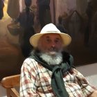 El pintor Clemente Gerez junto a uno de sus lienzos.